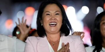Keiko Fujimori lidera el escrutinio y define el balotaje presidencial en Perú