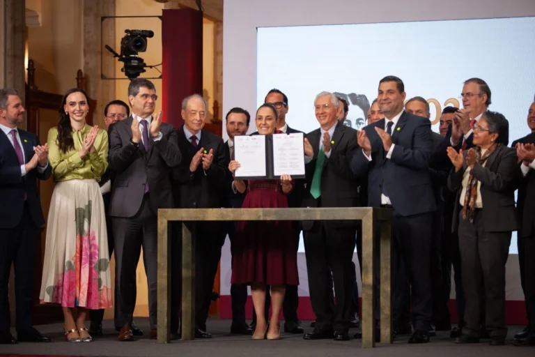 México blinda su acero nacional mediante compras públicas estratégicas