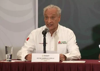 Pemex admite negligencia en derrame del Golfo y cesa a directivos clave