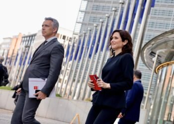 Sánchez neutraliza la tensión diplomática tras las críticas de Ayuso