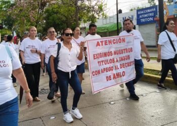 Marchan colonos de la Colosio para exigir títulos de propiedad al INSUS