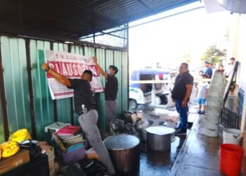 Clausuran pollería tras incendio en Villas Otoch Paraíso