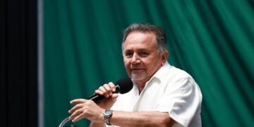 PLAN B ELECTORAL: Vota José Luis Pech en contra y acusa centralización del poder