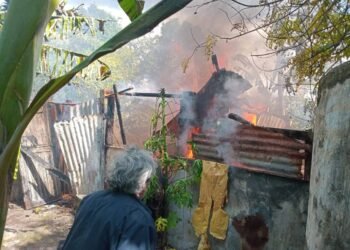 PÉRDIDA TOTAL: Incendio consume vivienda de adulto mayor en Chetumal