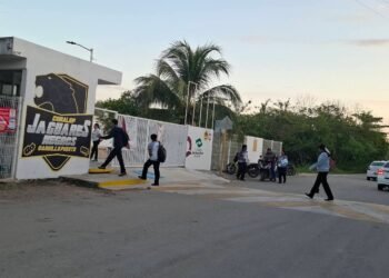 Regresan a clases más de 300 mil estudiantes en QR