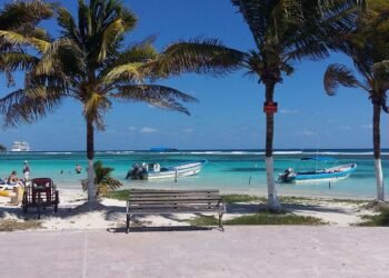 TEMPORADA BAJA: Mantiene Mahahual actividad estable por cruceros