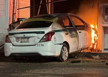 Continúa grave taxista atacado a balazos en Av. Nichupté