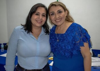 | ROMPEOLAS | Hunden compañeros de partido a Mayuli