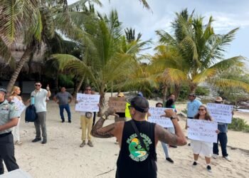 Protestan en aniversario del Parque Nacional Tulum por acceso, sargazo y manejo del área protegida