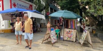 ORDENAMIENTO URBANO: Darán de baja hasta mil 800 permisos de ambulantes en Playa del Carmen