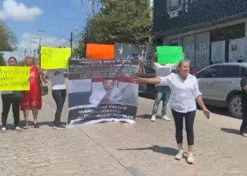 Bloquean Madres Buscadoras la FGE en Cancún; acusan corrupción y fabricación de casos
