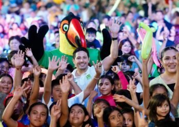 Encabeza Renán Sánchez Tajonar celebración del Día de la Niña y el Niño en Cozumel