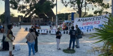 Exigen colectivos justicia por normalistas de Ayotzinapa y desaparecidos en QR