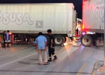 RETORNO FATAL: Muere motociclista tras choque con tráiler en la López Portillo