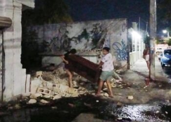 TRAS INCENDIO: Saquean bodega en la Avenida Tulum