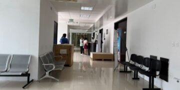 Trasladan a mujer en labor de parto a clínica particular por falta de personal en hospital de FCP