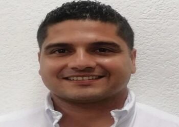 Nombran a Moisés Fernando Pérez Canto nuevo director del Ifeqroo