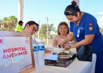 FERIA DE LA SALUD: Acerca DIF servicios médicos a familias isleñas
