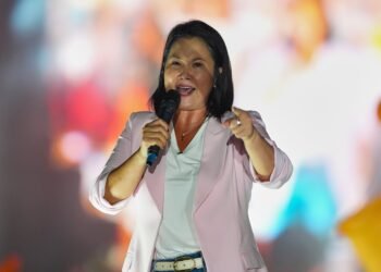 Keiko Fujimori lidera comicios en Perú y se encamina a una segunda vuelta electoral