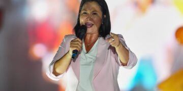 Keiko Fujimori lidera comicios en Perú y se encamina a una segunda vuelta electoral