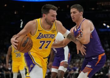 Dónde ver Los Angeles Lakers vs Phoenix Suns: Duelo de Gigantes por la Supremacía del Pacífico 1 Dónde ver Los Angeles Lakers vs Phoenix Suns: Duelo de Gigantes por la Supremacía del Pacífico
