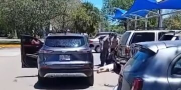 Asesinan a hombre en estacionamiento de Walmart en Chetumal