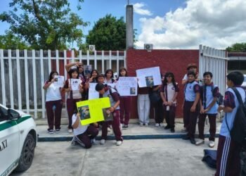 INDIGNACIÓN EN SECUNDARIA: Director retira altar de alumno fallecido en laguna ABC