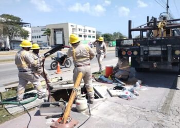 MÁS DE 12 HORAS SIN LUZ: Persisten apagones en Playa del Carmen