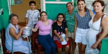 Continúa Atenea Gómez apapachando a las mamás de Isla Mujeres