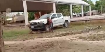 ZONA MAYA: Retienen camioneta de CFE por falta de atención a poste dañado