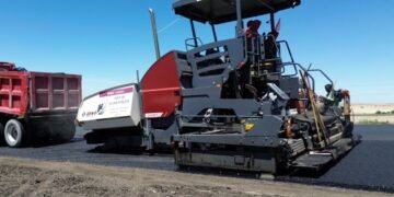 «TRENES DE PAVIMENTACIÓN»: QR, fuera de nuevo programa federal de obras carreteras