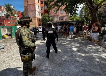 Caen 2 sujetos armados en fraccionamiento Corales; vecinos intentan evitar arresto 13 Caen 2 sujetos armados en fraccionamiento Corales; vecinos intentan evitar arresto
