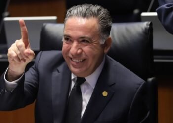 Enrique Inzunza elude sesión del Senado tras señalamientos de vínculos con el crimen
