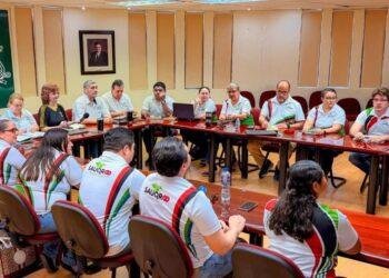 CONJURAN HUELGA: Uqroo y sindicato pactan aumento salarial del 4% 3 CONJURAN HUELGA: Uqroo y sindicato pactan aumento salarial del 4%