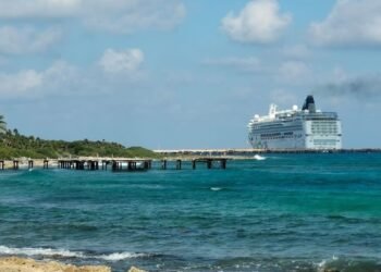 TURISMO CAUTIVO: Grandes cruceros, nulo beneficio para Mahahual