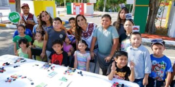Entrega Mara el renovado Parque del Maestro en Chetumal