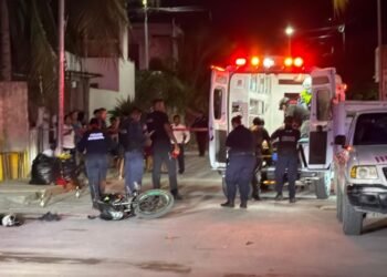 ESTÁ GRAVE: Balean a joven motociclista en Villas del Mar en Cancún