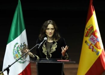 Morena frena tácticas de la ultraderecha global ante visita de Isabel Díaz Ayuso