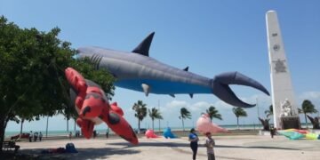 128 ANIVERSARIO: Realizan exhibición de papalotes gigantes en Chetumal