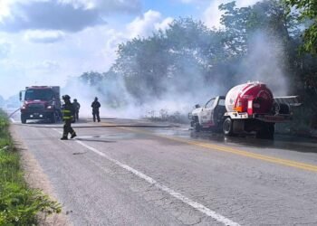 EMERGENCIA: Se incendia pipa de gas LP en libramiento de la autopista Mérida-Cancún