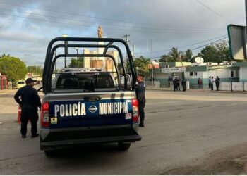 Identificados, pero aún prófugos, los agresores de policías en Lázaro Cárdenas