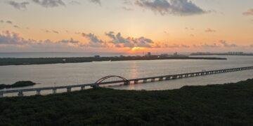 | ROMPEOLAS | Puente Nichupté; en menos de un año pasó de 8.6 a 12 mil millones