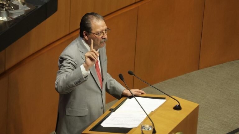 Reginaldo Sandoval exige a Enrique Inzunza encarar señalamientos externos