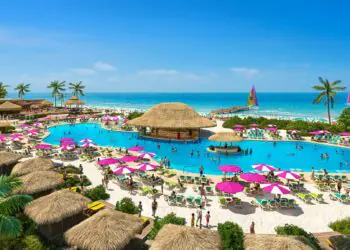 PLAYAS PRIVATIZADAS: Enfrenta Royal Caribbean rechazo en Cozumel por proyecto beach club
