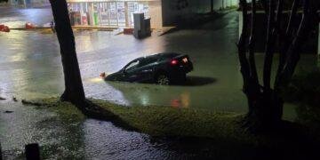 Tormenta azota Chetumal; cientos de casas afectadas y calles colapsadas