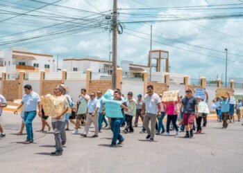MARCHAN EN FCP: Protestan agremiados de UNTRAC por irregularidades en concesiones