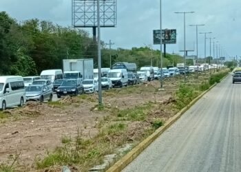 CARRETERA 307: Provoca choque entre tráileres caos vial en tramo Puerto Morelos–Cancún