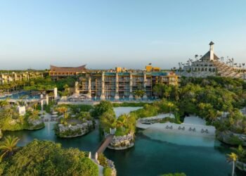 Fallece hombre tras desvanecerse en alberca de hotel en Xcaret