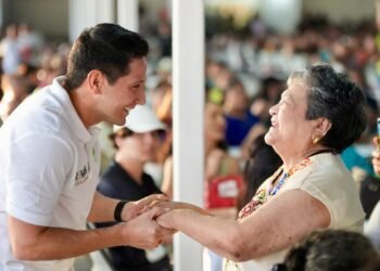 DÍA DE LAS MADRES: Reúne Renán Sánchez a 2 mil 500 mamás en festejo en Cozumel