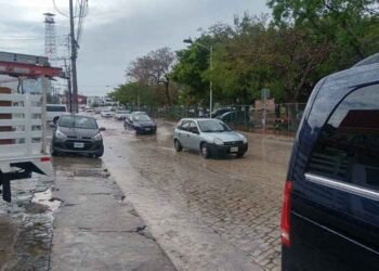 CANCÚN: Refuerza limpieza de drenajes ante temporada de lluvias